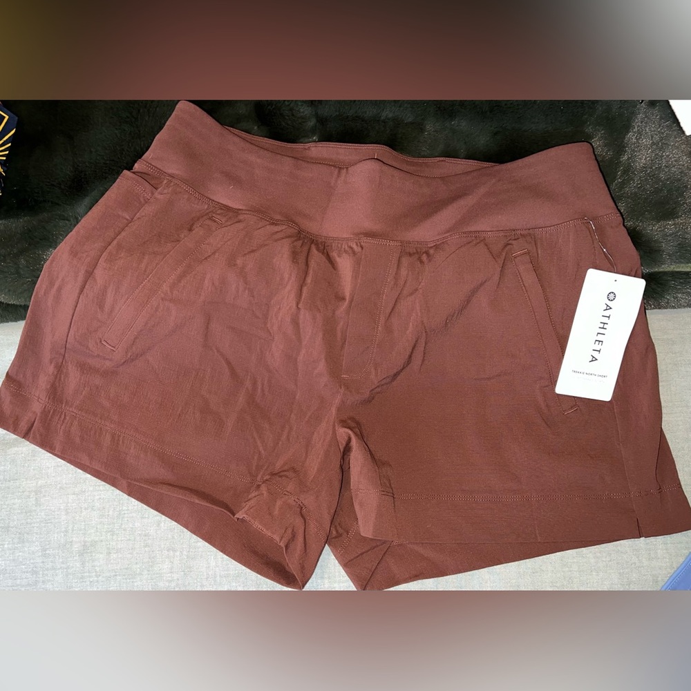 Athleta Trekki North short